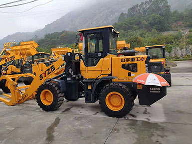 恭喜羅總喜提新車，山宇裝載機(jī)940走起，山宇重工，助您成功！